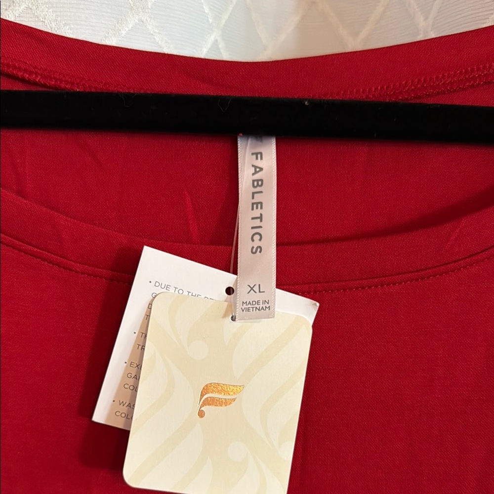 Fabletics Vibrant Red Top - Picture 2 of 8